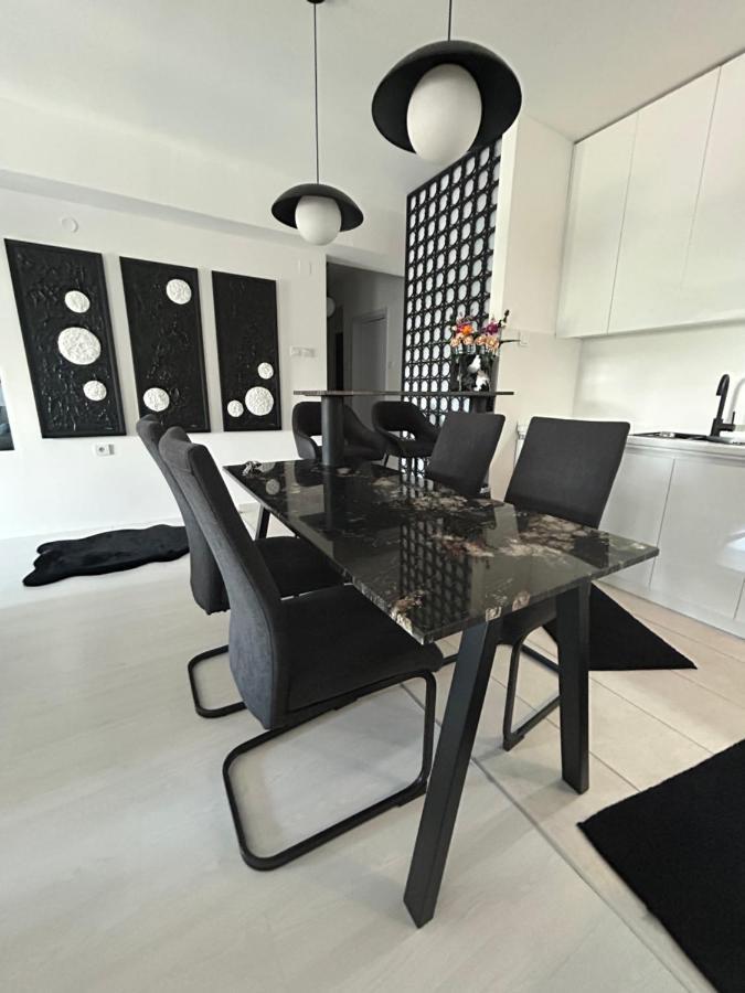 Sandev Apartments Black&White Štip Esterno foto